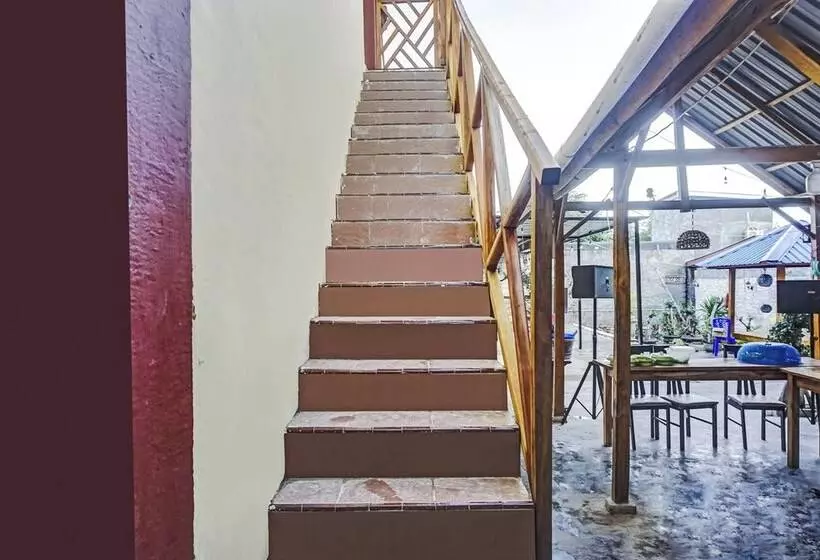 Hotelli Oyo 90925 Penginapan Dafandra Beach