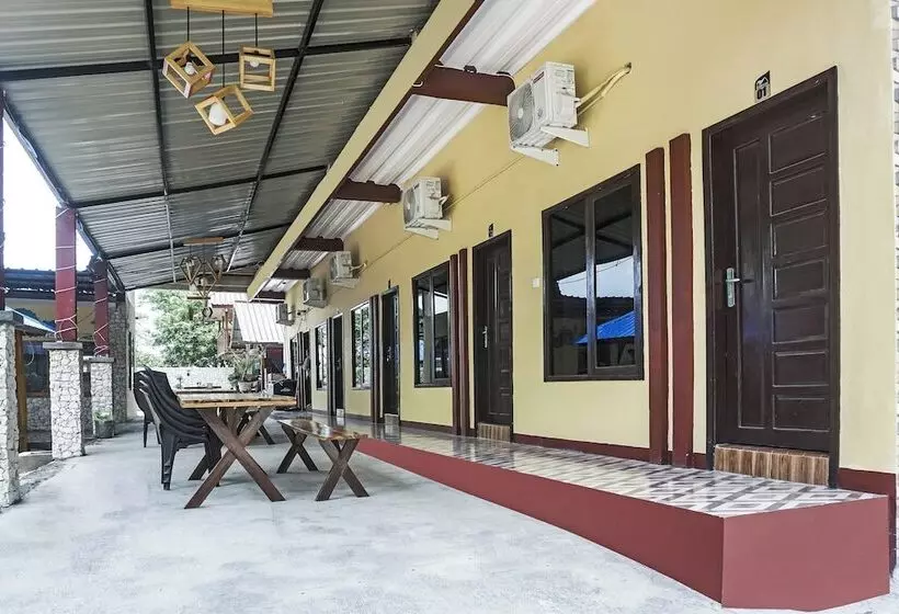 Hotelli Oyo 90925 Penginapan Dafandra Beach