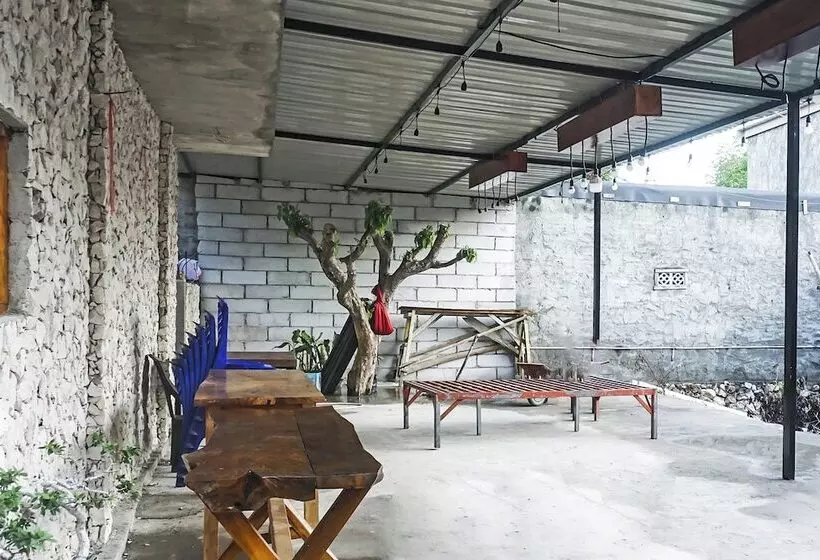 Hotelli Oyo 90925 Penginapan Dafandra Beach