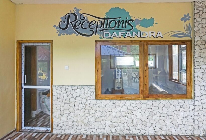 Szálloda Oyo 90925 Penginapan Dafandra Beach