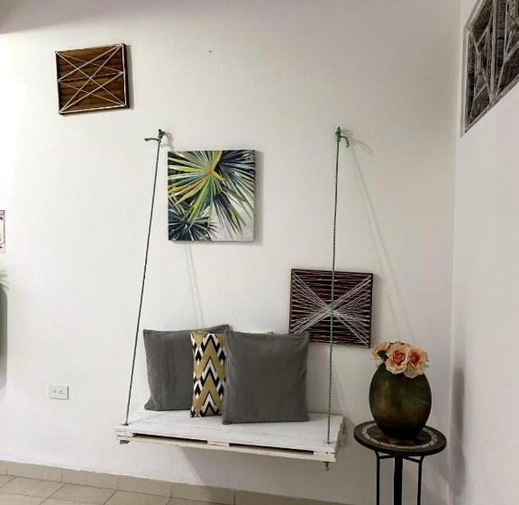 هتل Luna Cartagena Airport