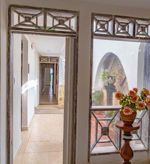 هتل Luna Cartagena Airport