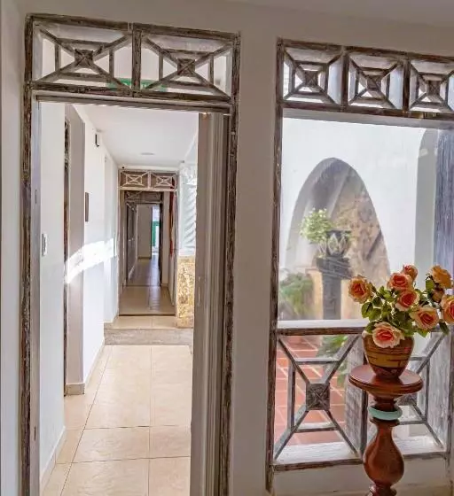 هتل Luna Cartagena Airport