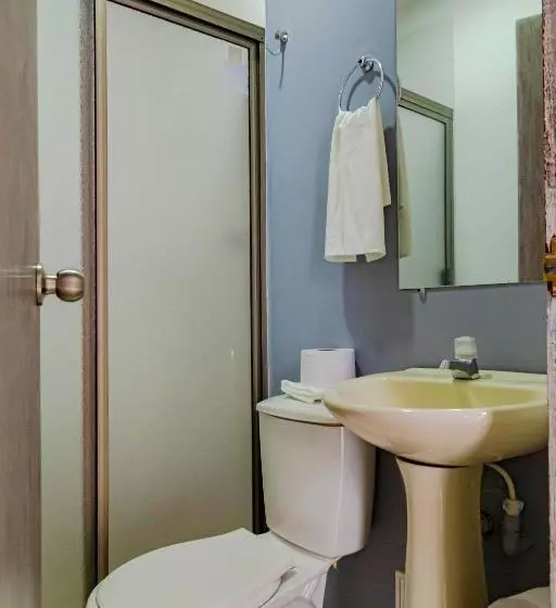 هتل Luna Cartagena Airport