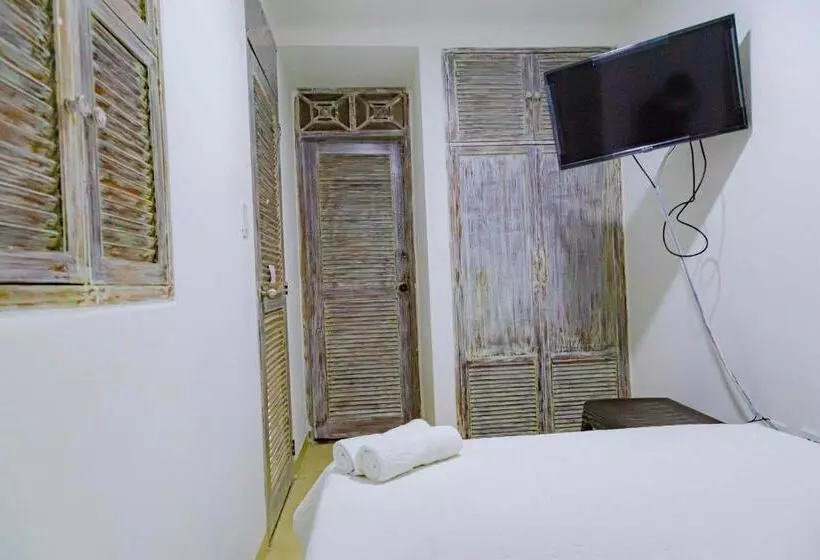 هتل Luna Cartagena Airport