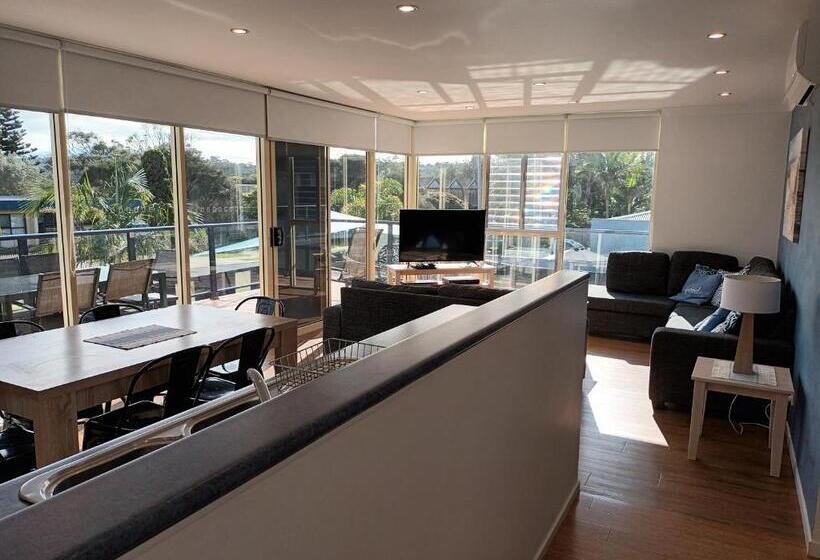 Grandeur Holiday Units