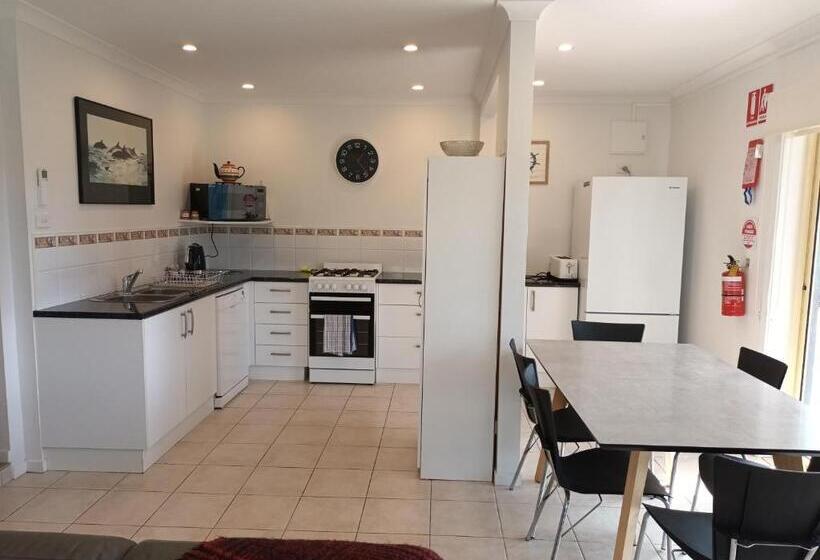 Grandeur Holiday Units