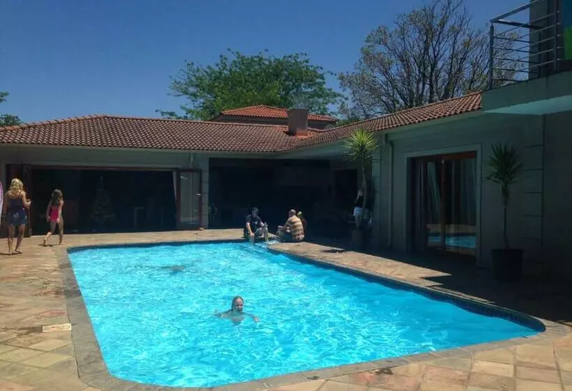 پانسیون Lord Caledon Guest House