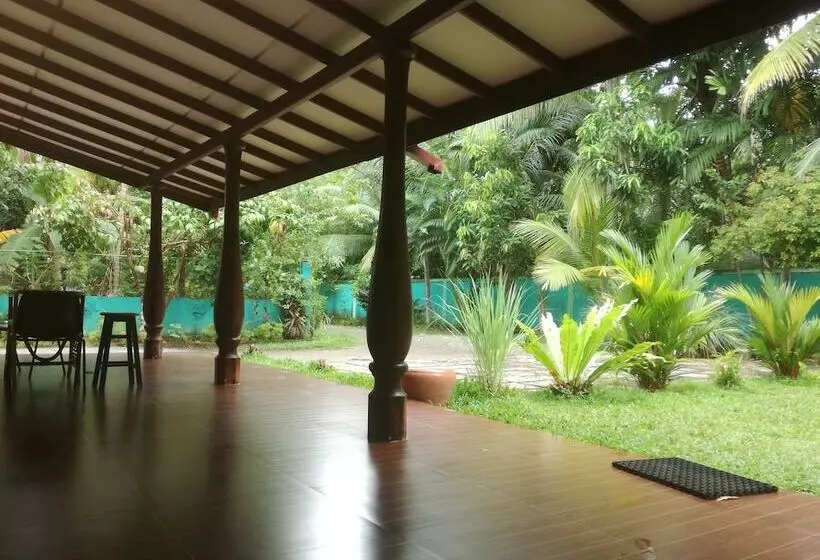 Bed and Breakfast Manik Villa