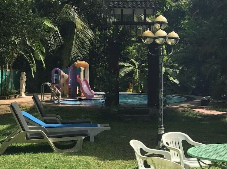 مبيت وإفطار Manik Villa