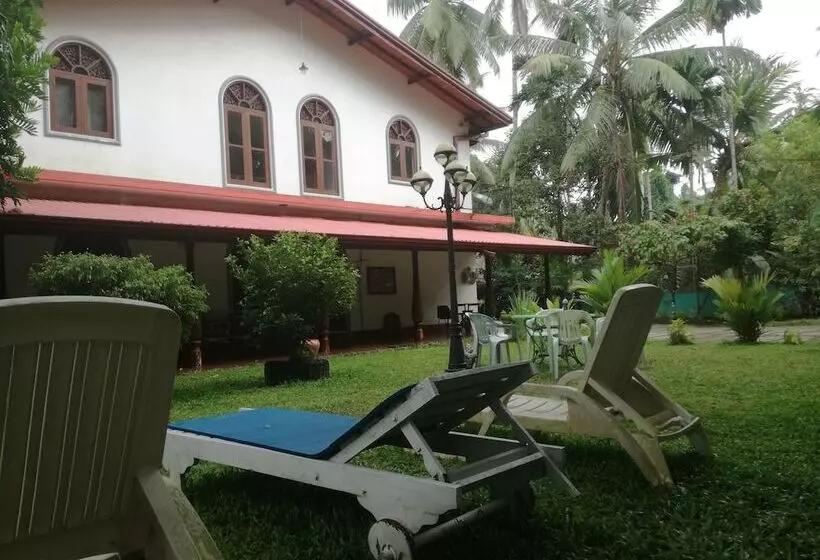 Bed and Breakfast Manik Villa