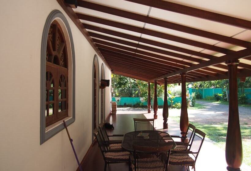 مبيت وإفطار Manik Villa