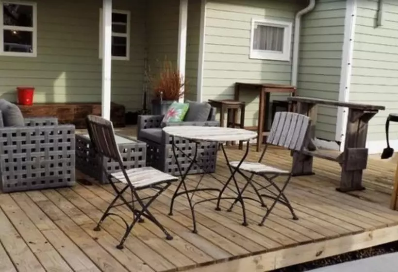 Bed and Breakfast Netherfield Natural Farm