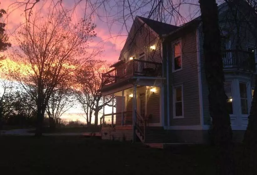 Bed and Breakfast Netherfield Natural Farm