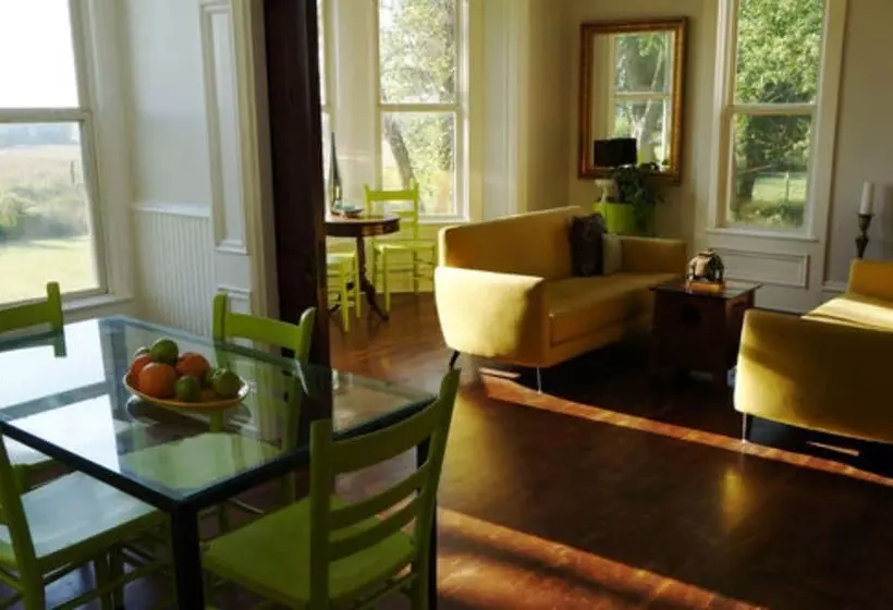 Bed and Breakfast Netherfield Natural Farm