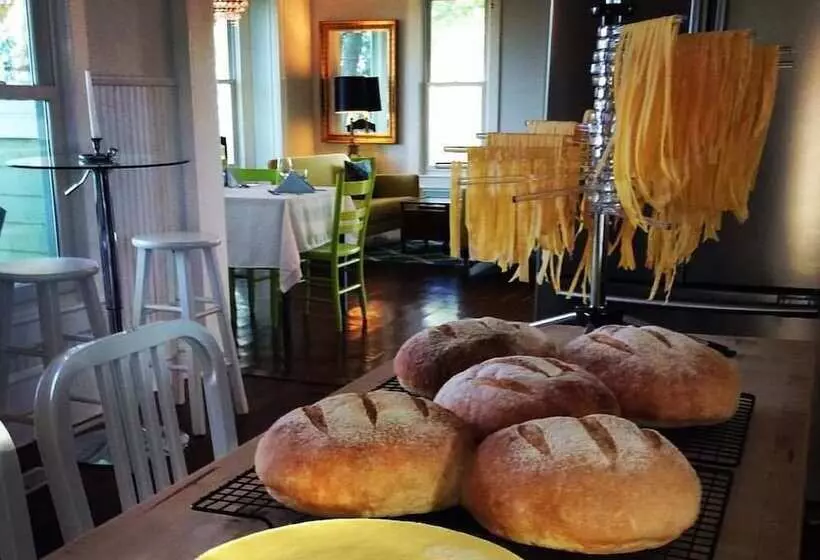 Bed and Breakfast Netherfield Natural Farm