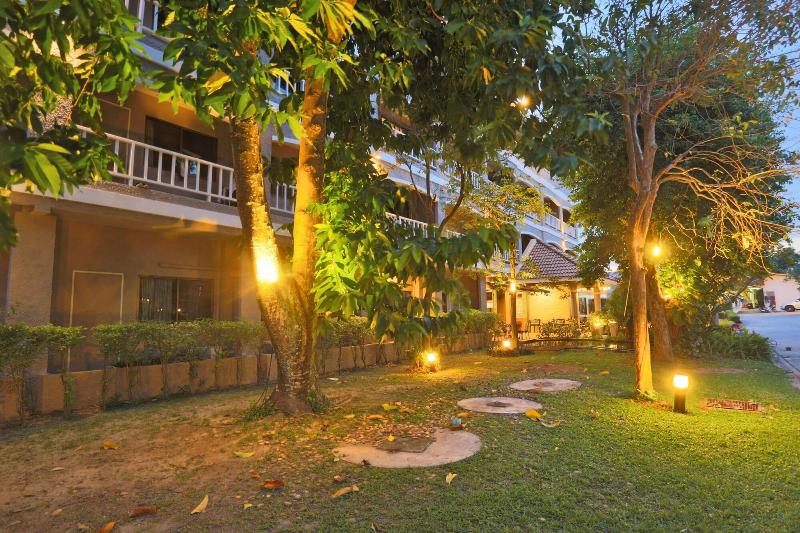 هتل Pattra Mansion By Aksara Collection