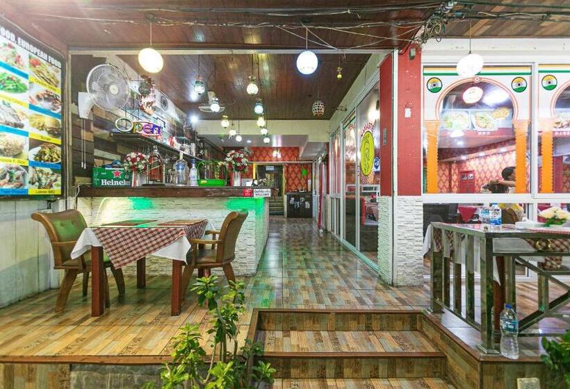 בית מלון כפרי Sea Beach Paradise