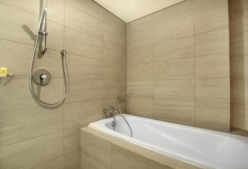 Отель Swissbelinn Simatupang