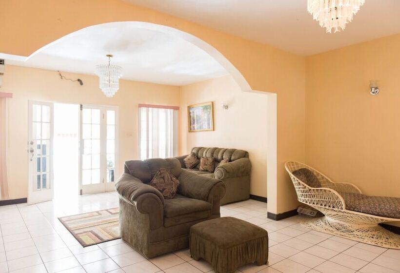 پانسیون Gibb S Chateau