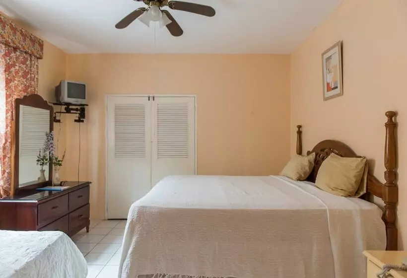 پانسیون Gibb S Chateau