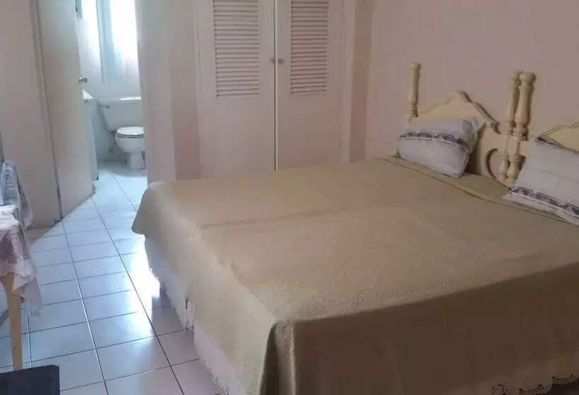 پانسیون Gibb S Chateau