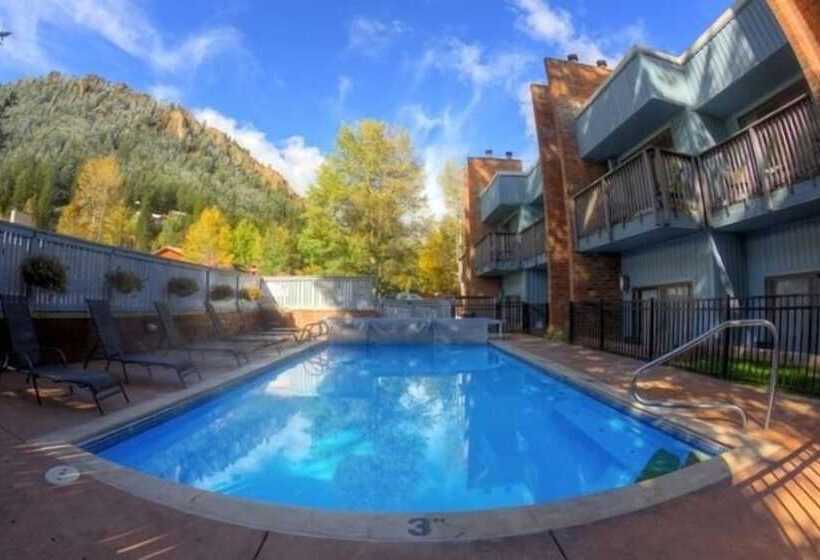 Shadow Mountain Lodge