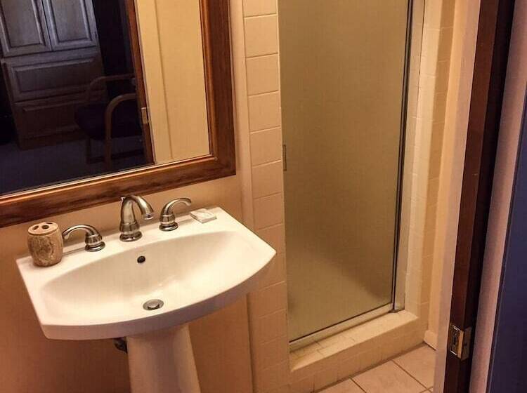 Shadow Mountain Lodge