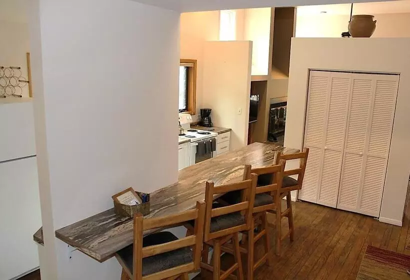 Shadow Mountain Lodge