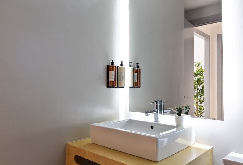 Sitges Group Blue&white