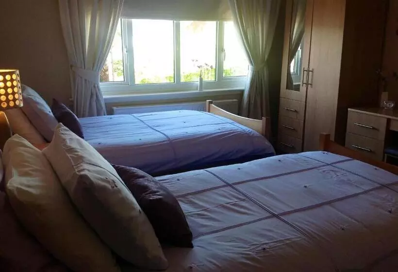 تختخواب و صبحانه Annandale House
