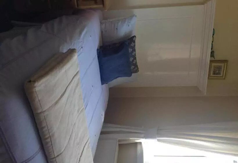 تختخواب و صبحانه Annandale House