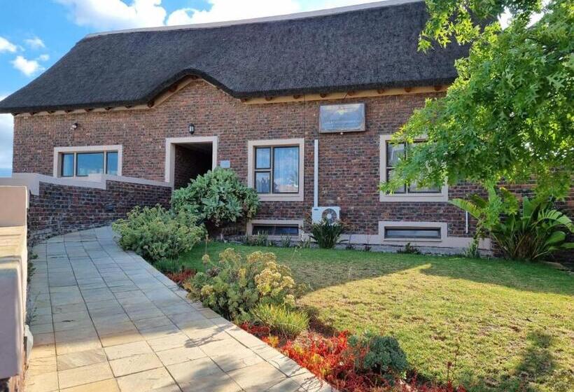 Отель 19th Hole Golf Villa Bed And Breakfast