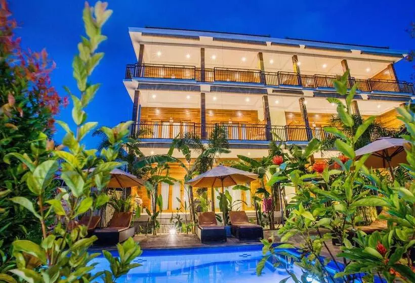 هتل Dinatah Lembongan Villas