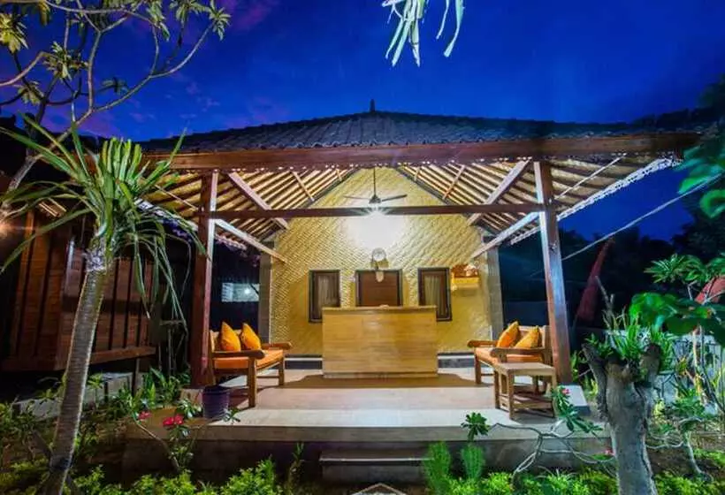 هتل Dinatah Lembongan Villas