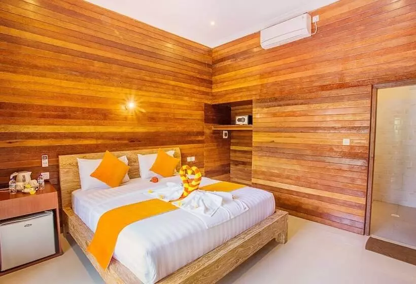 هتل Dinatah Lembongan Villas