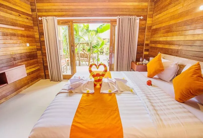 هتل Dinatah Lembongan Villas