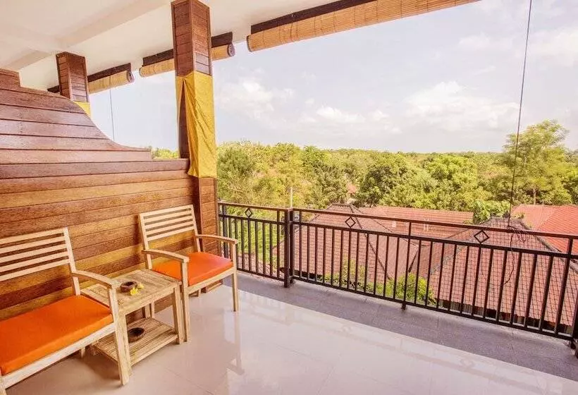 هتل Dinatah Lembongan Villas