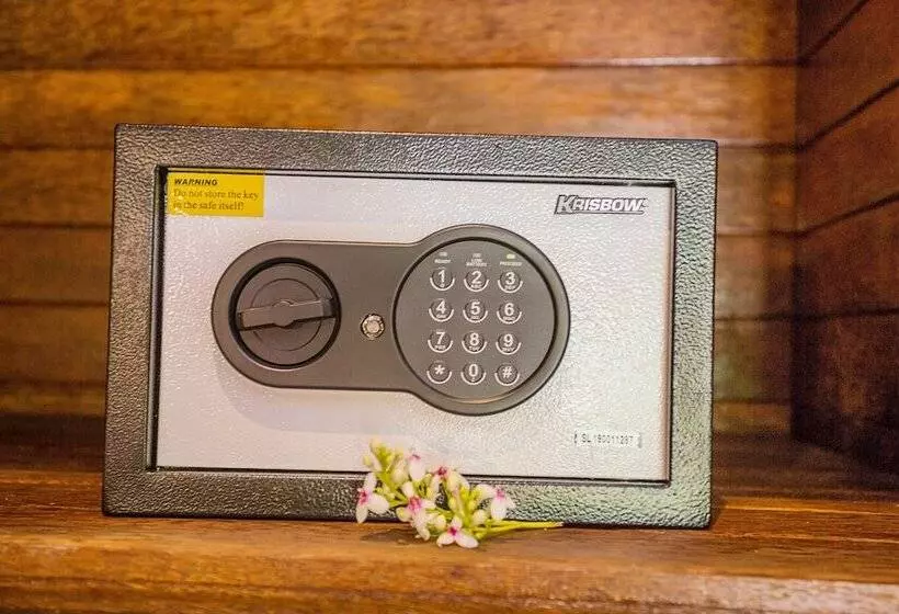 هتل Dinatah Lembongan Villas