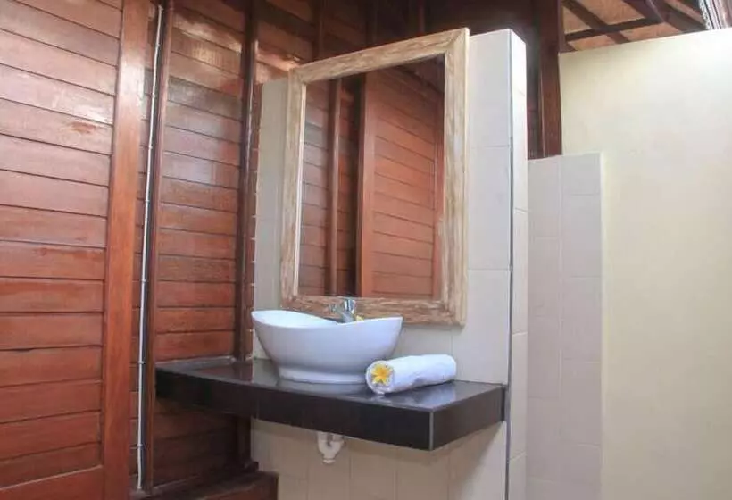 هتل Dinatah Lembongan Villas