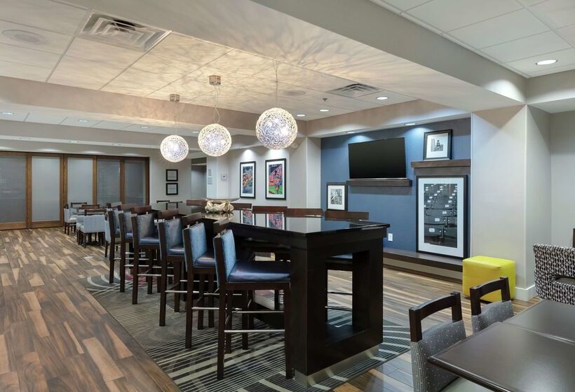 בית מלון כפרי Hampton Inn Emerson Lakepoint