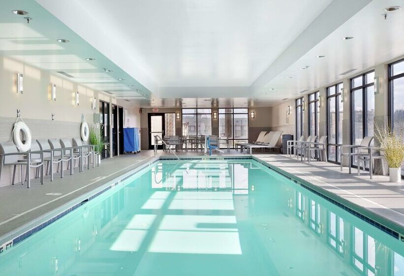 בית מלון כפרי Hampton Inn Emerson Lakepoint