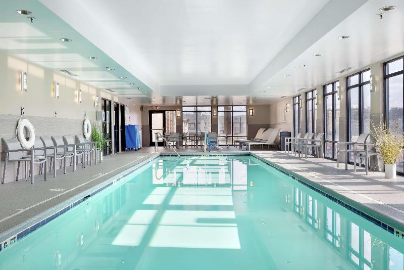 בית מלון כפרי Hampton Inn Emerson Lakepoint