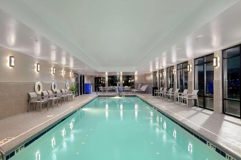 בית מלון כפרי Hampton Inn Emerson Lakepoint