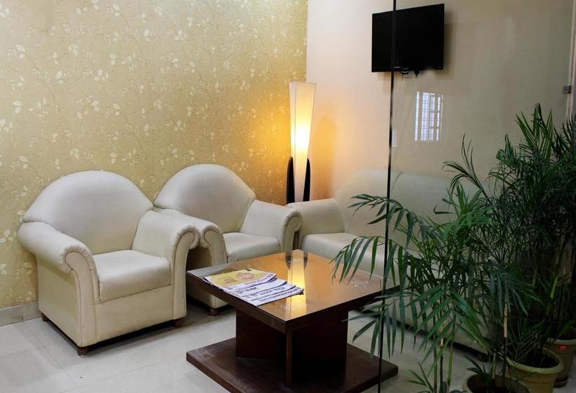 Hotel Oyo Rooms Railway Station Raja Road 1