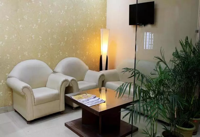 ホテル Oyo Rooms Railway Station Raja Road 1