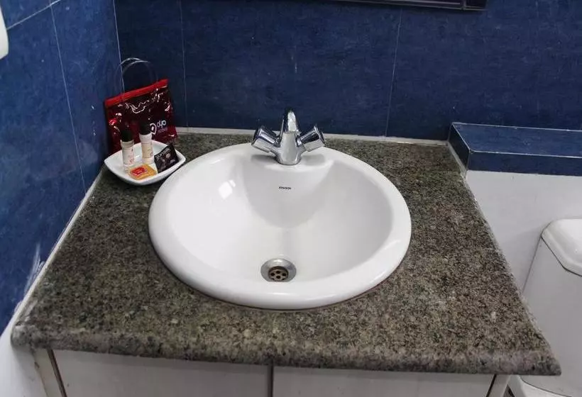 ホテル Oyo Rooms Railway Station Raja Road 1