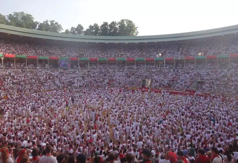 Hotelli Pamplona Camping