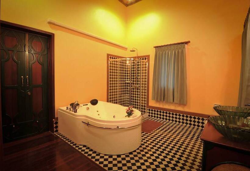 Hotelli Reewa Waree Resort