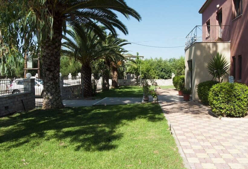 בית מלון כפרי Sias Resort